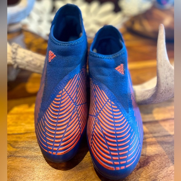 ADIDAS Predators - Picture 1 of 7